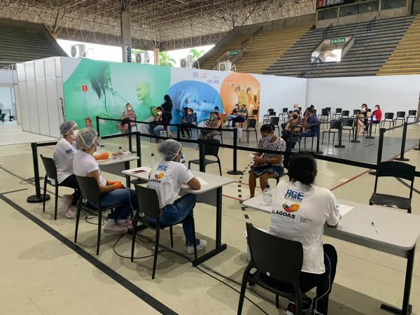 Central de Triagem - A cada 10 testes realizados em Alagoas, 4 dão positivo para Covid-19