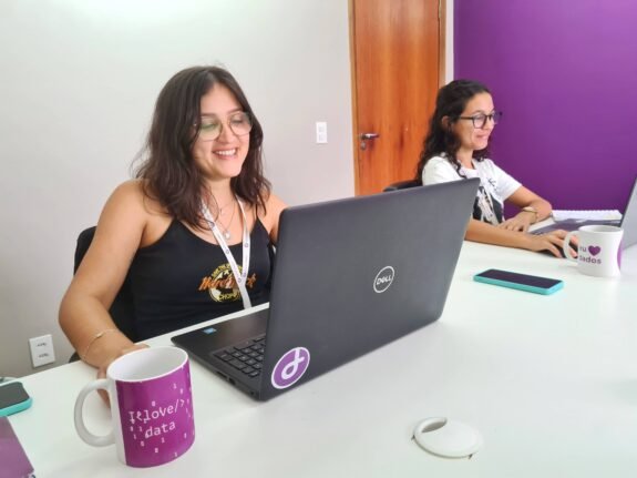 Time da Agencia Tatu no escritorio - Agência Tatu abre inscrições para jornalistas colaboradores de todo o Brasil